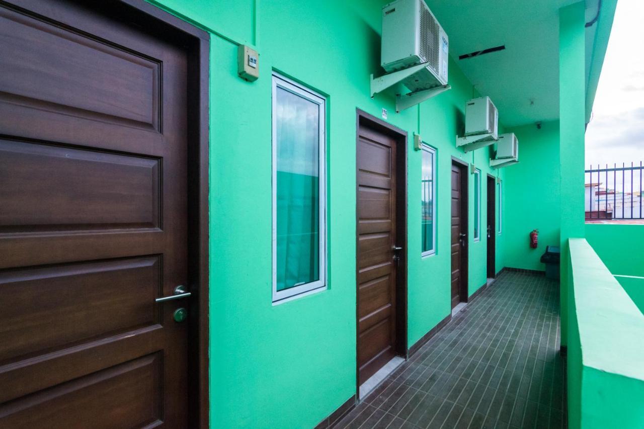 Oyo 1917 Mamora Homestay Batam Exterior photo